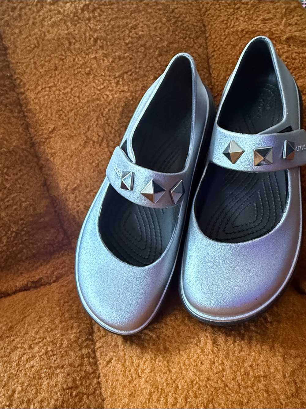 CROCS Metallic Lavender Mary Jane Flats with Pyramid Studs NWB